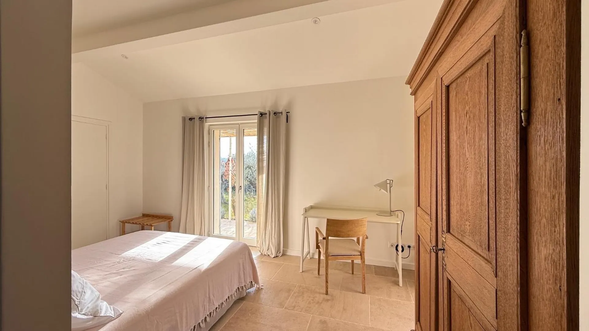 Ecolodge Romantique Proche Lourmarin Piscine Privee Borne Recharge Puyvert Holiday home
