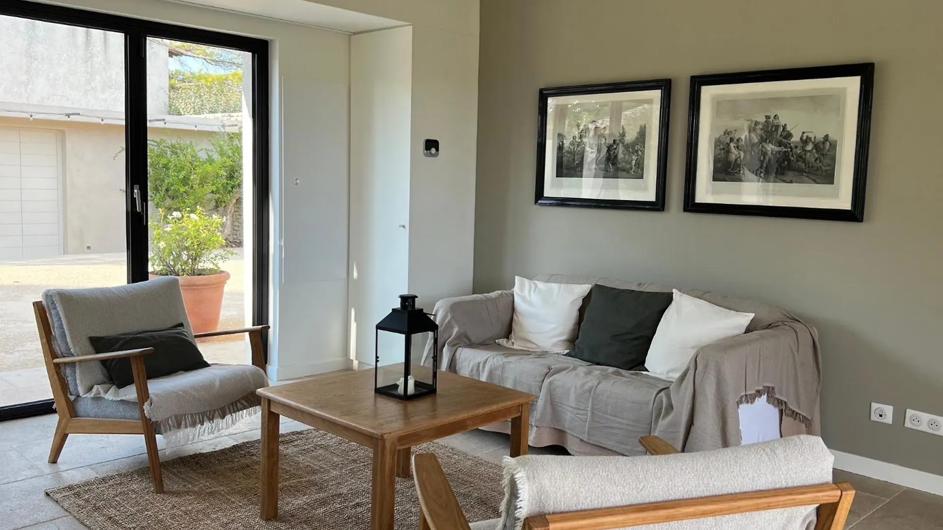 Ecolodge Romantique Proche Lourmarin Piscine Privee Borne Recharge Puyvert France