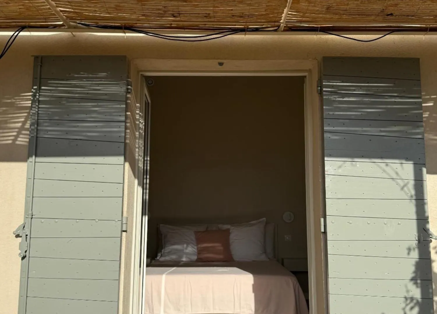 Ecolodge Romantique Proche Lourmarin Piscine Privee Borne Recharge Puyvert France
